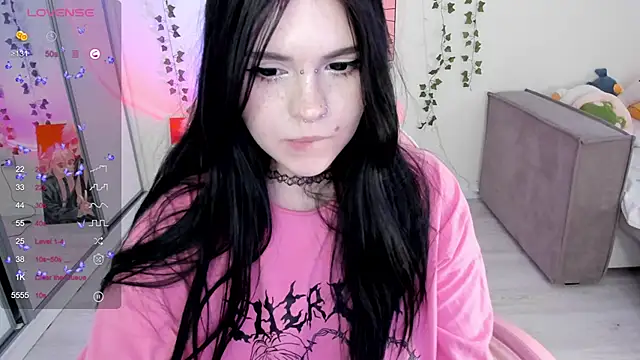 Snapshot of SelenaCute chatting on February 27, 8:17 am SelenaCute online show from February 27, 8:17 am