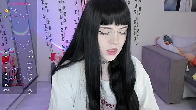 Snapshot of SelenaCute chatting on March 13, 5:11 am SelenaCute online show from March 13, 5:11 am