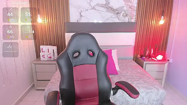 Snapshot of megancero chatting on October 3, 12:46 pm megancero online show from October 3, 12:46 pm