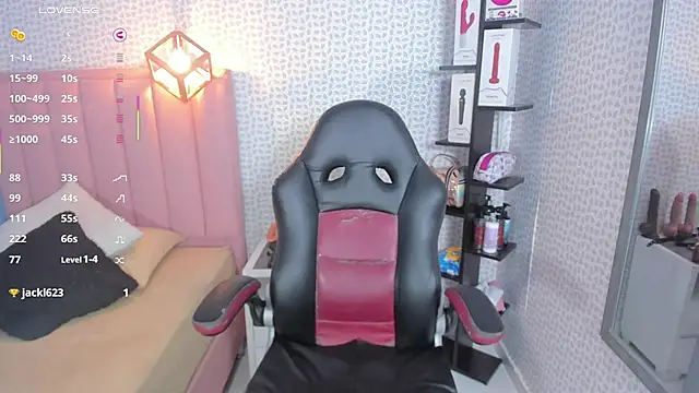 Snapshot of megancero chatting on October 18, 12:39 pm megancero online show from October 18, 12:39 pm