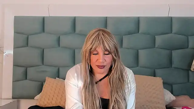 MiaMancini online show from May 19, 9:43 pm