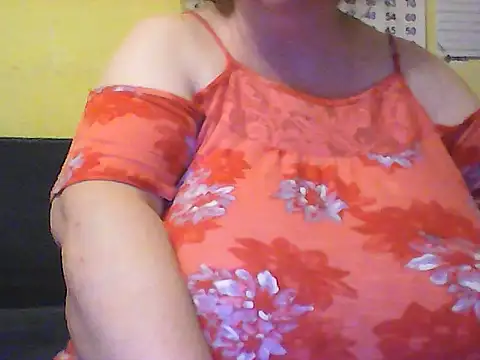 Nataliesbestjuggs online show from May 31, 6:09 pm