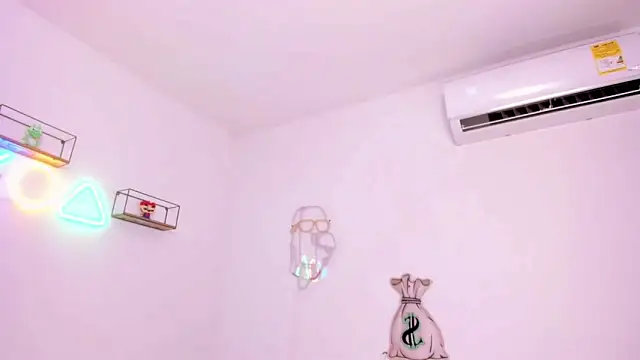 Snapshot of eileen_tanihara chatting on February 16, 6:15 pm eileen tanihara online show from February 16, 6:15 pm