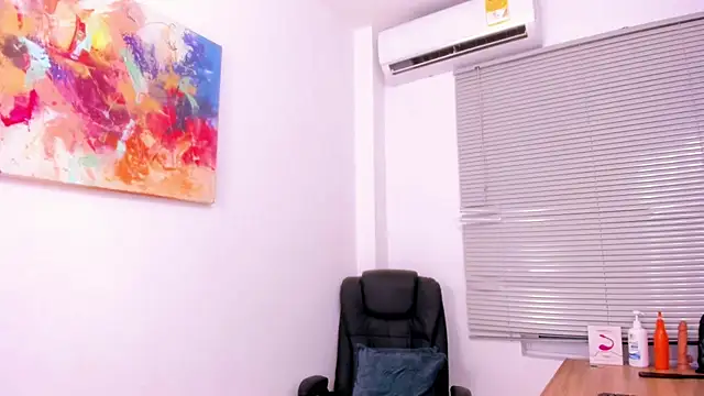 Snapshot of eileen_tanihara chatting on February 20, 6:26 am eileen tanihara online show from February 20, 6:26 am