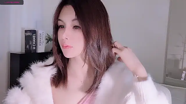 lvy-w online show from October 31, 12:06 pm