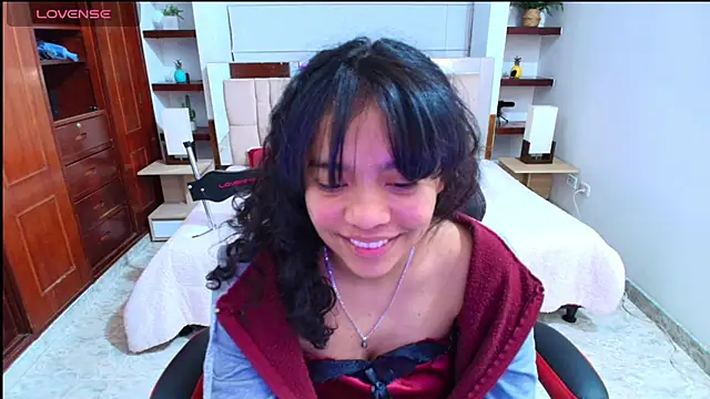 laureentt  online show from December 23, 7:06 am