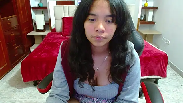 laureentt  online show from January 18, 6:24 am