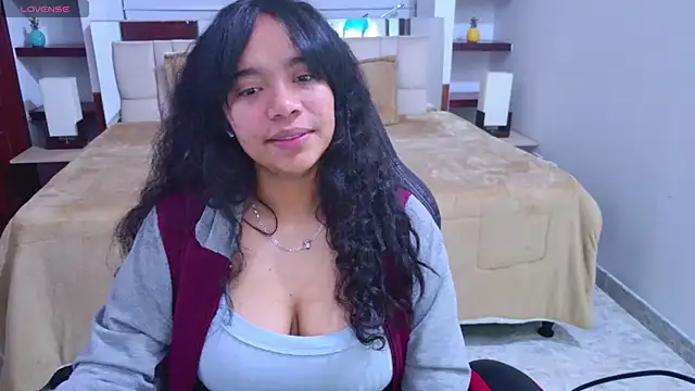 laureentt  online show from September 27, 3:11 am