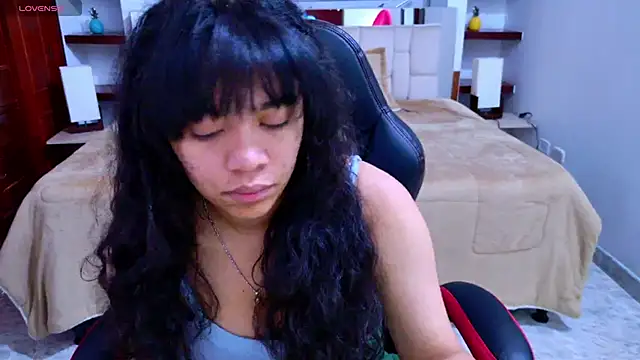 laureentt  online show from October 11, 3:06 am