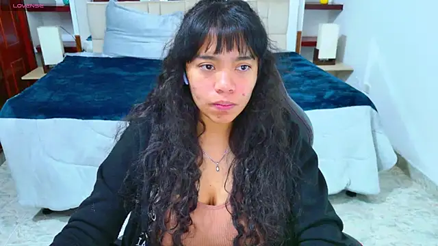 laureentt  online show from October 31, 3:07 am