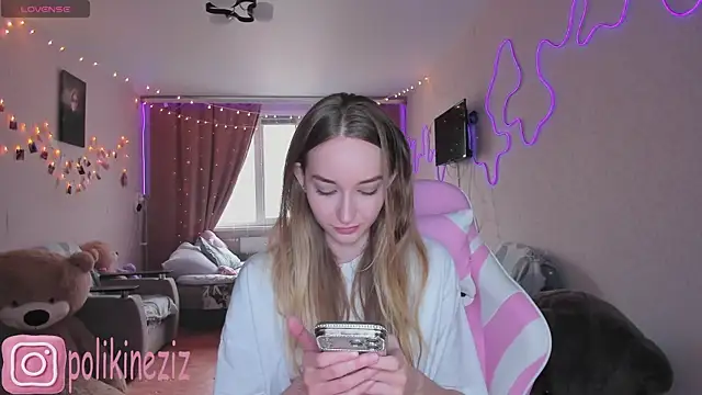 MoonDust online show from April 2, 2:26 pm