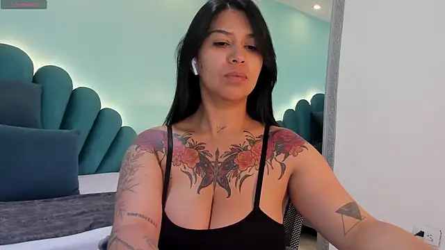 Snapshot of sharlott18 chatting on May 22, 12:22 pm sharlott18 online show from May 22, 12:22 pm