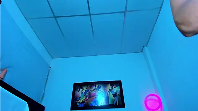 Snapshot of Jeymi-BigCock chatting on November 3, 7:48 pm Jeymi-BigCock online show from November 3, 7:48 pm