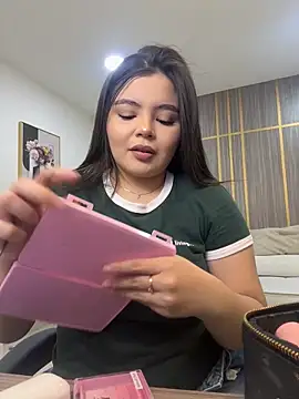 IsabellaAllen online show from May 15, 10:06 pm