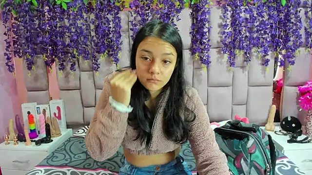 Snapshot of Bich_Anal_ chatting on January 17, 1:24 pm Bich Anal online show from January 17, 1:24 pm