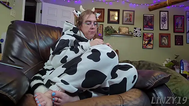 Linzy 19 online show from November 13, 4:44 am