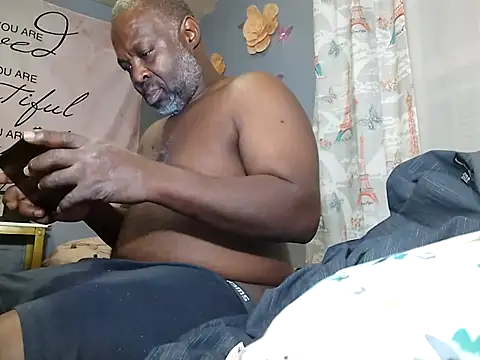 macnificent1fr online show from December 4, 4:10 am