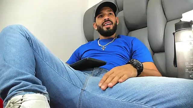 Thiagogomez online show from March 24, 7:08 pm