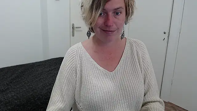 Snapshot of cumfun chatting on October 21, 9:10 am cumfun online show from October 21, 9:10 am