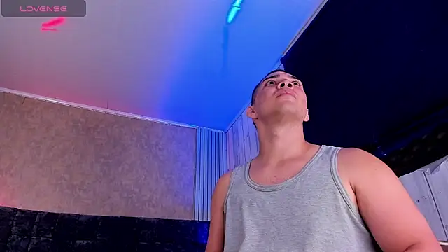 Snapshot of JUANDIAMONDS98 chatting on March 6, 1:57 pm JUANDIAMONDS98 online show from March 6, 1:57 pm