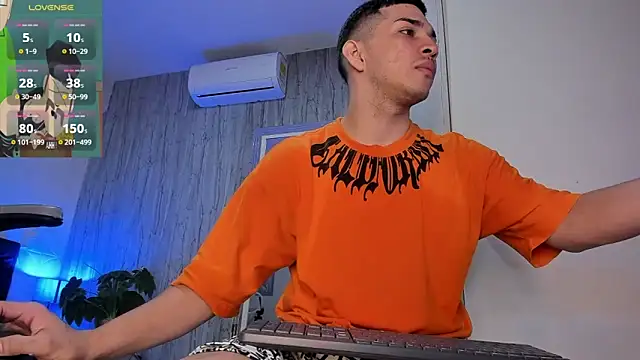 Snapshot of JUANDIAMONDS98 chatting on October 14, 1:23 pm JUANDIAMONDS98 online show from October 14, 1:23 pm