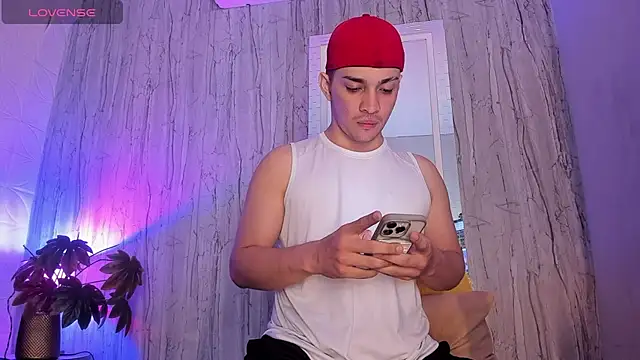 Snapshot of JUANDIAMONDS98 chatting on October 23, 1:10 pm JUANDIAMONDS98 online show from October 23, 1:10 pm