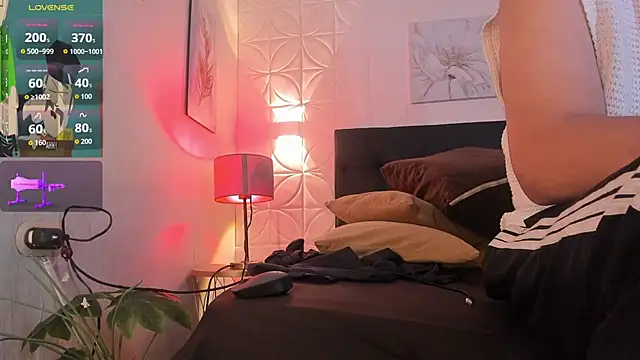 Snapshot of JUANDIAMONDS98 chatting on October 31, 1:12 pm JUANDIAMONDS98 online show from October 31, 1:12 pm