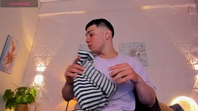 JUANDIAMONDS98 online show from November 10, 1:43 pm