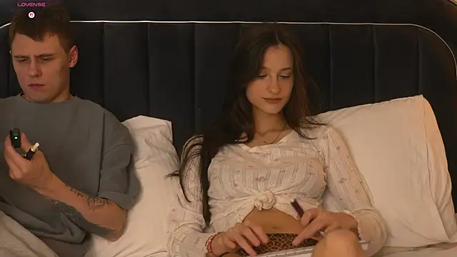 Snapshot of Fleur_Delis chatting on May 16, 7:23 pm Fleur Delis online show from May 16, 7:23 pm