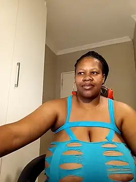 Snapshot of bustylisa1983 chatting on December 8, 8:15 pm bustylisa1983 online show from December 8, 8:15 pm