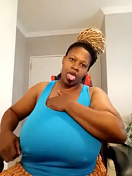 Snapshot of bustylisa1983 chatting on January 20, 1:53 pm bustylisa1983 online show from January 20, 1:53 pm