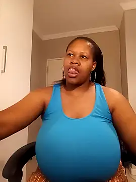 Snapshot of bustylisa1983 chatting on February 4, 6:14 am bustylisa1983 online show from February 4, 6:14 am