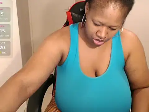 Snapshot of bustylisa1983 chatting on February 7, 5:20 am bustylisa1983 online show from February 7, 5:20 am