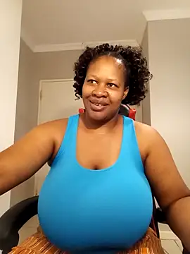 Snapshot of bustylisa1983 chatting on February 25, 6:25 am bustylisa1983 online show from February 25, 6:25 am