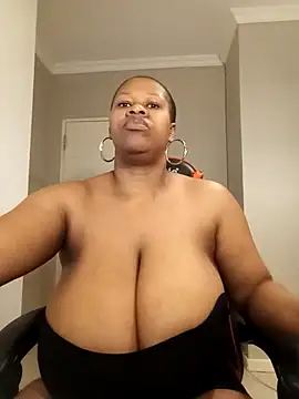 Snapshot of bustylisa1983 chatting on September 13, 5:29 am bustylisa1983 online show from September 13, 5:29 am