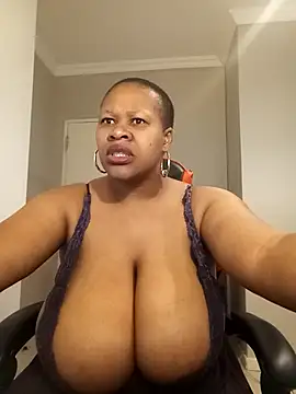 Snapshot of bustylisa1983 chatting on September 16, 5:41 am bustylisa1983 online show from September 16, 5:41 am