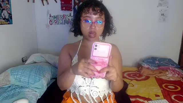 Snapshot of lou_cute chatting on December 26, 8:39 am lou cute online show from December 26, 8:39 am