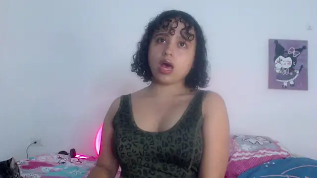 Snapshot of lou_cute chatting on February 6, 4:10 am lou cute online show from February 6, 4:10 am