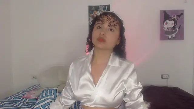 Snapshot of lou_cute chatting on February 23, 3:35 am lou cute online show from February 23, 3:35 am