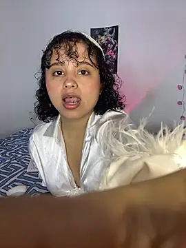Snapshot of lou_cute chatting on March 18, 10:14 am lou cute online show from March 18, 10:14 am