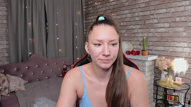 Snapshot of SarahCoksss chatting on February 1, 1:04 am SarahCoksss online show from February 1, 1:04 am