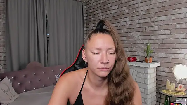 Snapshot of SarahCoksss chatting on July 9, 12:15 am SarahCoksss online show from July 9, 12:15 am