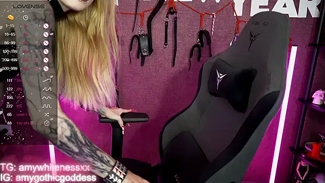 amywhitenessxx online show from January 15, 2:21 pm