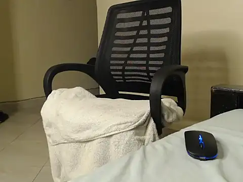CurvyGlass online show from January 3, 1:38 am