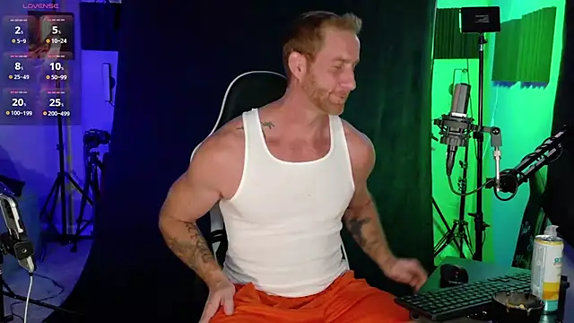 Snapshot of FiftyShadez chatting on September 28, 12:38 am FiftyShadez online show from September 28, 12:38 am