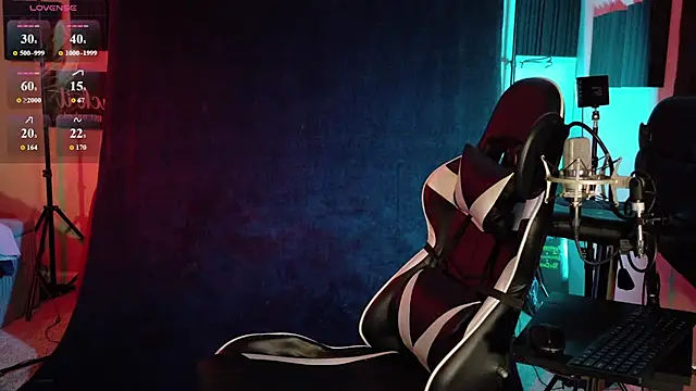 Snapshot of FiftyShadez chatting on February 15, 2:08 am FiftyShadez online show from February 15, 2:08 am