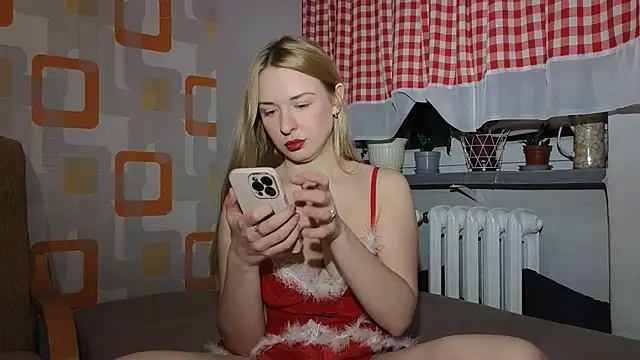 FREYA - online show from December 5, 3:30 pm