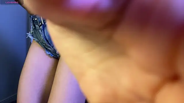 viviann evans online show from December 2, 1:22 am