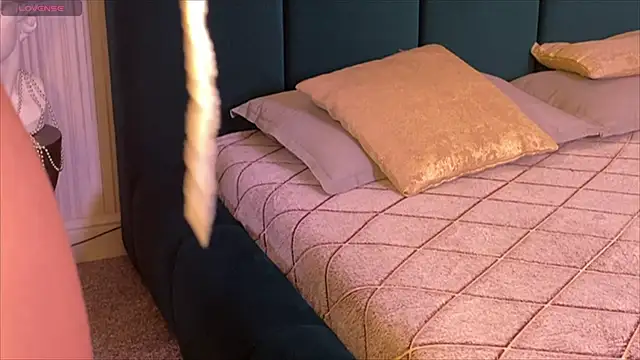 viviann evans online show from January 13, 1:00 am