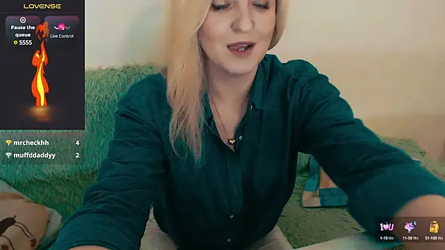 Snapshot of ElysonLang chatting on December 28, 4:08 am ElysonLang online show from December 28, 4:08 am